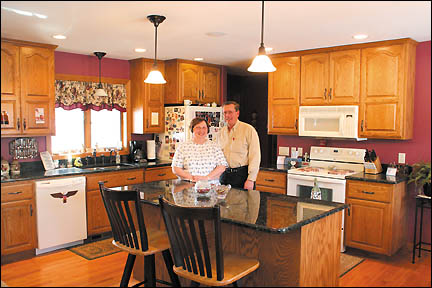 Kitchen Colors With Oak Cabinets And Black Countertops