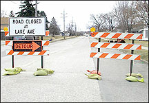 Lake Avenue detour sign - photo by Bonnie Jo Hanson