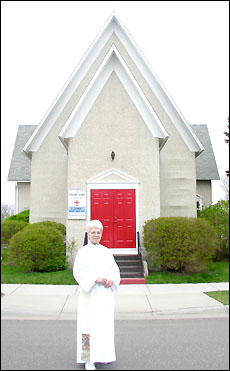 Doris Dodds in front of St. Stephen's Episcopal Church