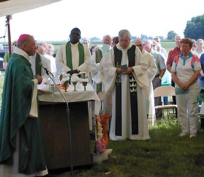 Kenya bishop celebrating mass