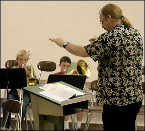 Vork directing band