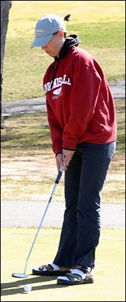 Heather Fuchs putting