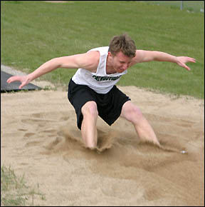 Eric Hansen long jump