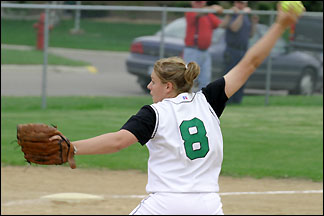 Leah Spanier pitching