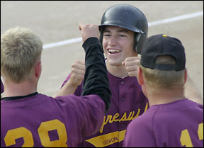 Mueller congratulating teammates